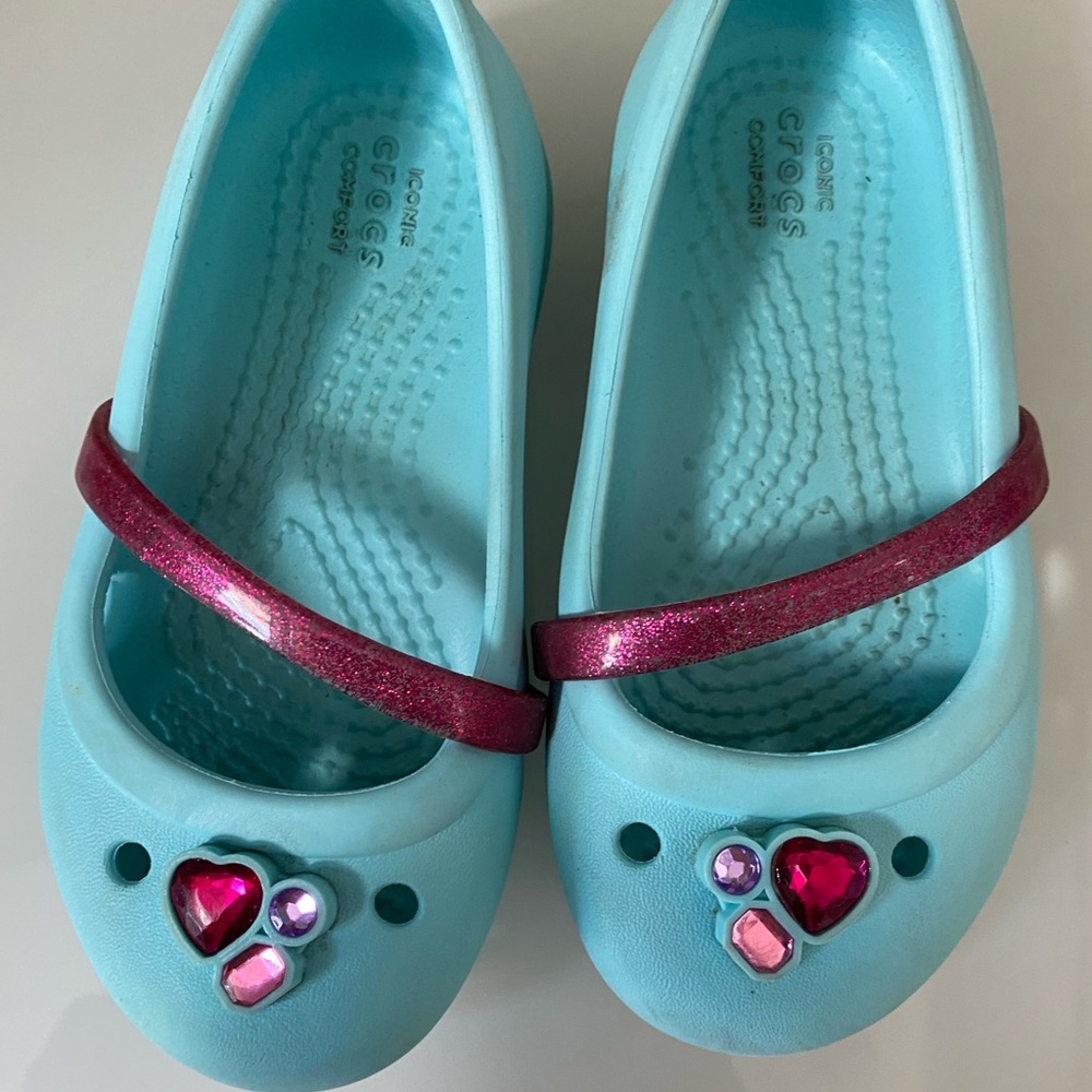 Crocs size 7
